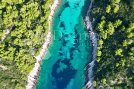 Atraktivno zemljište na Top Lokaciji, Korčula, Terra