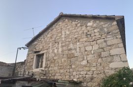 Kuća u Kaštel Štafiliću, starina prvi red uz more!!!, Kaštela, Maison