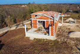 Poreč, okolica, prilika za investicuju interesantna kuća u izgradnji!, Poreč, Famiglia