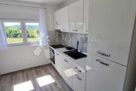 Prodaje se Vila u Polači+ teren od 450m2, Polača, House