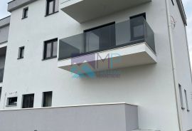 Medulin, dvosoban stan u novogradnji na I. katu, 145 m2 + 2 parkinga, Medulin, Daire