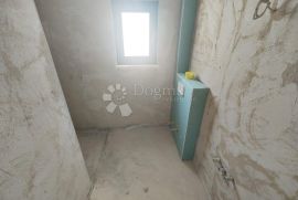 ROGOZNICA- LUKSUZNI PENTHOUSE PORED PLAŽE, Rogoznica, Appartement