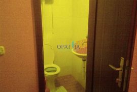 Opatija - etaža zgrade sa potkrovljem (pogled), parking, centar Opatije, Opatija, Apartamento