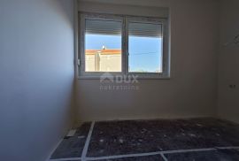 OTOK KRK, ŠILO - Apartman u prizemlju sa zajedničkim bazenom, Dobrinj, Appartement