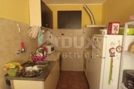 RIJEKA, SVETI KUZAM - SAMOSTOJEĆA KUĆA S DVA ADAPTIRANA STANA S POGLEDOM NA MORE!!! PRILIKA!!!, Rijeka, House