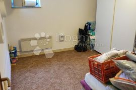 APARTMAN SA VRTOM I KONOBOM, Malinska-Dubašnica, Appartment