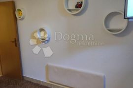 APARTMAN SA VRTOM I KONOBOM, Malinska-Dubašnica, Stan