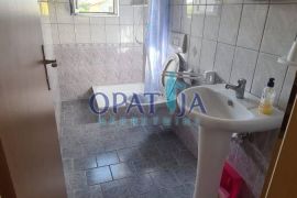 Vir, samostojeca kuca sa 5 apartmana, 190m do mora, Vir, Haus