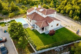 DUBRAVA KOD ŠIBENIKA - PREKRASNA VILLA SA BAZENOM, 282 m2, Šibenik - Okolica, بيت