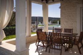 DUBRAVA KOD ŠIBENIKA - PREKRASNA VILLA SA BAZENOM, 282 m2, Šibenik - Okolica, Maison