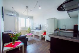 Prekrasan, kompletno renoviran 2S+DB stan od 88 m2!, Rijeka, Appartement