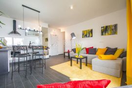 Prekrasan, kompletno renoviran 2S+DB stan od 88 m2!, Rijeka, Apartamento