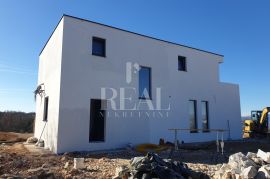 MALINSKA-VILA SA BAZENOM, PRI+KAT, 4 SPAVAĆE SOBE, Malinska-Dubašnica, Maison