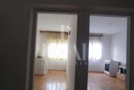 Dvosoban stan u Splitu, predio Kman!!, Split, Appartment