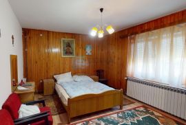 Kuća s okućnicom i gospodarskim zgradama PRODAJA!, Vrbovec, House