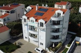 Apartmanska kuća s 10 app i bazen!, Zadar - Okolica, Casa