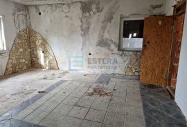 Građevinsko zemljište 1198 m2 s postojećim objektom !, Benkovac, Propiedad comercial