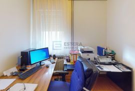 Kuća prodaja Vrbovec  300 m2 + poslovni prostor, Vrbovec, Σπίτι