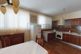 Kuća prodaje Vrbovec centar 233m2 uređeno NOVA niža cijena!!!, Vrbovec, House