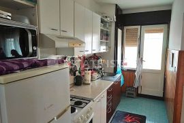 Prodaje se trosobni stan na prvom katu u Puli, Pula, Apartamento