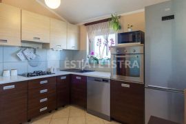 Ližnjan - stan od 65 m2 sa pogledom na more, Ližnjan, Appartment