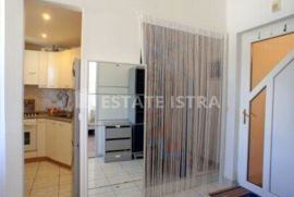 Stan u centru Premanture površine 69 m2, Medulin, Apartamento