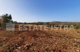 Prodaje se poljoprivredno zemljište površine 7145 m2 nedaleko od Rovinja, Rovinj, Земля