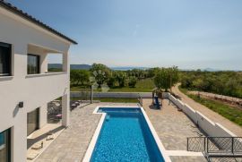 Atraktivna novogradnja sa bazenom i pogledom na more, Marčana, Casa