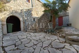 Kuća s dvorištem na mirnoj lokaciji, Vinodolska Općina, Kuća