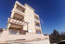 Dramalj stan u prizemlju s terasom, Crikvenica, Appartement