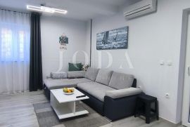 Dramalj stan u prizemlju s terasom, Crikvenica, Appartement