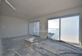 PRVI RED DO MORA, Stan S4 na drugom katu, Šibenik - Okolica, Apartamento