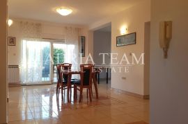 VILA SA 7 APARTMANA, POGLED NA MORE - DIKLO, ZADAR, Zadar, Haus