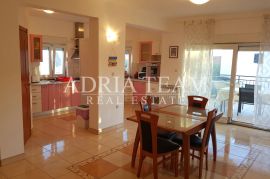 VILA SA 7 APARTMANA, POGLED NA MORE - DIKLO, ZADAR, Zadar, بيت