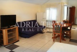 VILA SA 7 APARTMANA, POGLED NA MORE - DIKLO, ZADAR, Zadar, Famiglia