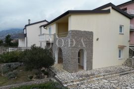 Prizna  2.red do mora, Senj, House