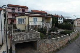 Prizna  2.red do mora, Senj, House