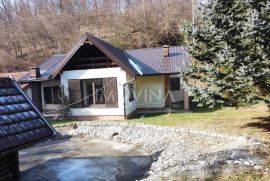 Kuća sa dva sprata sa garažom 129m2, Srednje, Haus