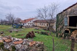 ISTRA, MOTOVUN, OKOLICA - Dvije kuće za adaptaciju s dvorištem, Motovun, Kuća