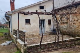 ISTRA, MOTOVUN, OKOLICA - Dvije kuće za adaptaciju s dvorištem, Motovun, Casa