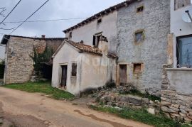 ISTRA, MOTOVUN, OKOLICA - Dvije kuće za adaptaciju s dvorištem, Motovun, Σπίτι