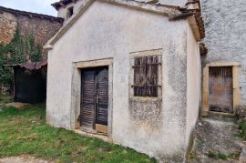 ISTRA, MOTOVUN, OKOLICA - Dvije kuće za adaptaciju s dvorištem, Motovun, House