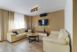 Novi Vinodolski, moderan stan  sa okućnicom, Novi Vinodolski, Appartement