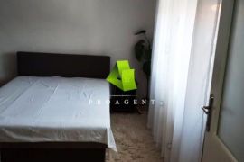 Stan u kući sa uračunatim grejanjem i parkingom u dvorištu, novi Klinički c ID#4401, Niš-Mediana, Appartement