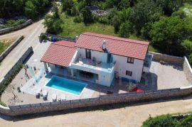 Grad Krk, okolica, moderna samostojeća kuća, bazen, okućnica, prodaja, Krk, House