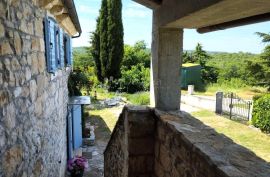 TRADICIONALNA KAMENA KUĆA SA VRTOM, Bale, House