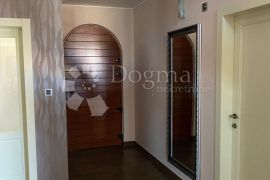 BRODARICA- MEDITERANSKA VILLA S BAZENOM I POGLEDOM, Šibenik - Okolica, Famiglia