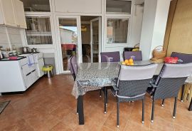 Crikvenica, 3S+DB sa prekrasnom terasom u centru grada!, Crikvenica, Appartement