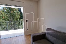 Dvosoban nov opremljen apartman sa parkingom Dvorišta, Pale, Appartement