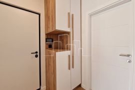 Dvosoban nov opremljen apartman sa parkingom Dvorišta, Pale, Appartement